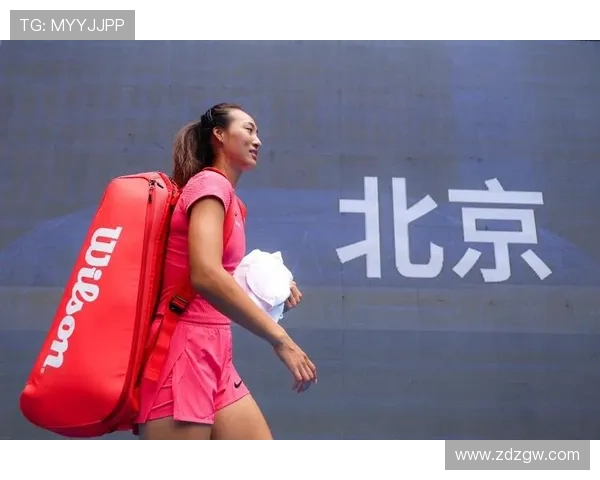 郑钦文积极备战中网赛场热身训练展现出色状态信心十足